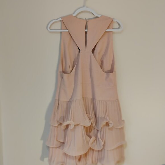 BCBGMaxAzria Dress, V neck, 3 Tiered Ruffled,  Size 12, Blush pink - Picture 4 of 8